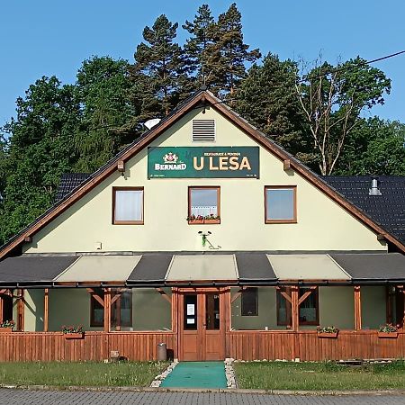 Restaurace A Penzion U Lesa Гавиржов Экстерьер фото